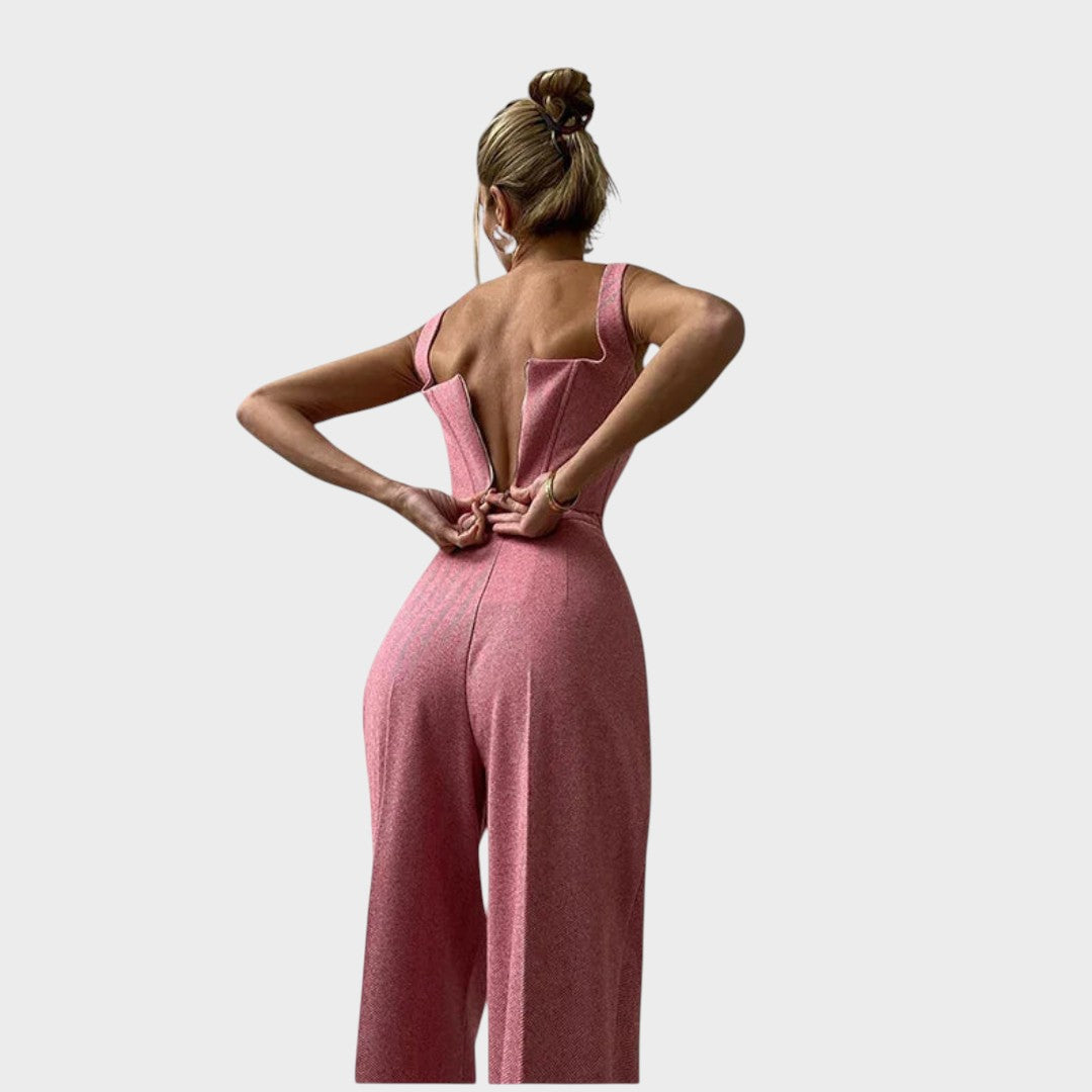 Каролина – Мощен Триделен Костюм