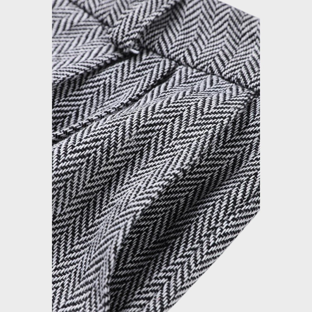 Каролина – Мощен Триделен Костюм