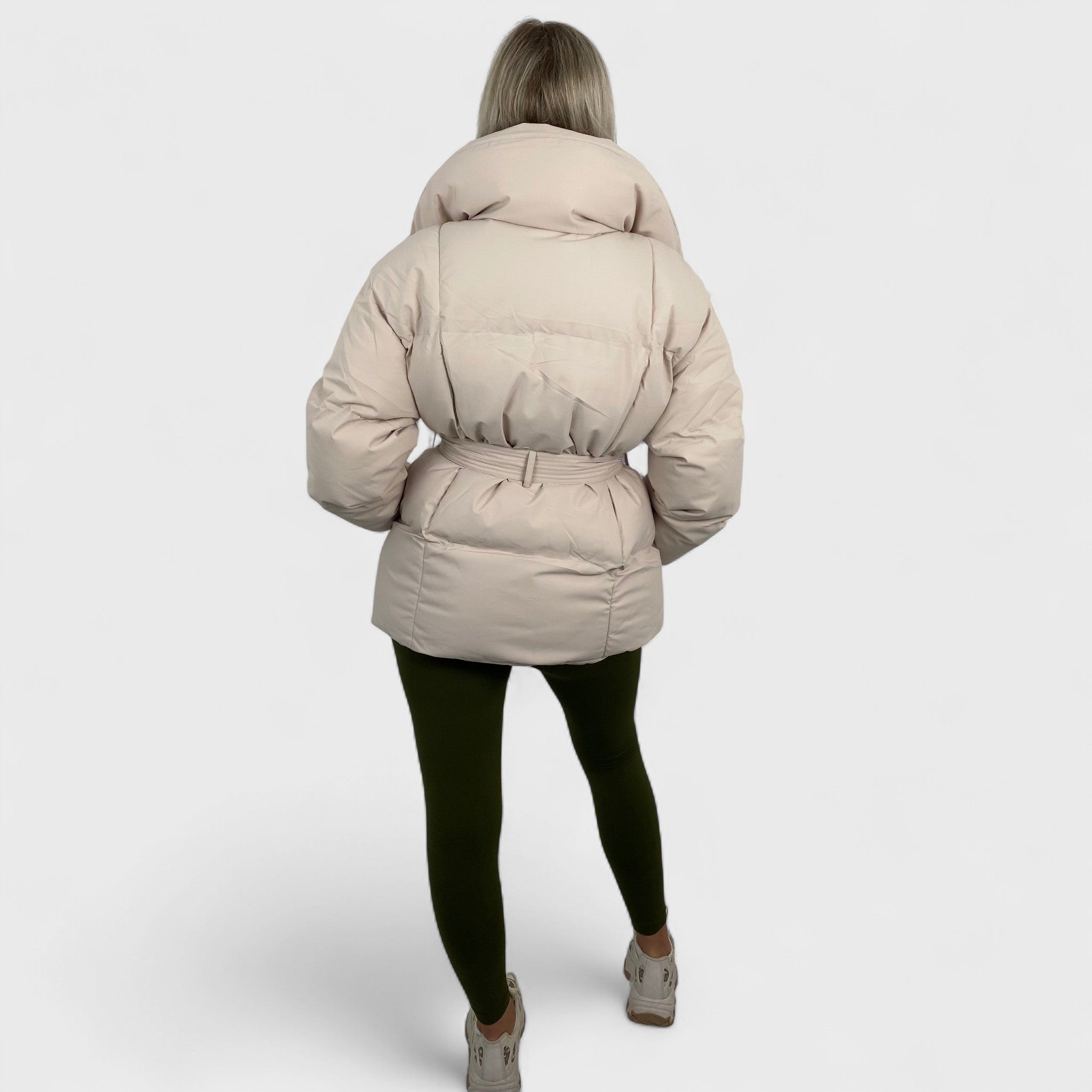 Елица – Стилно зимно яке с модерна кройка