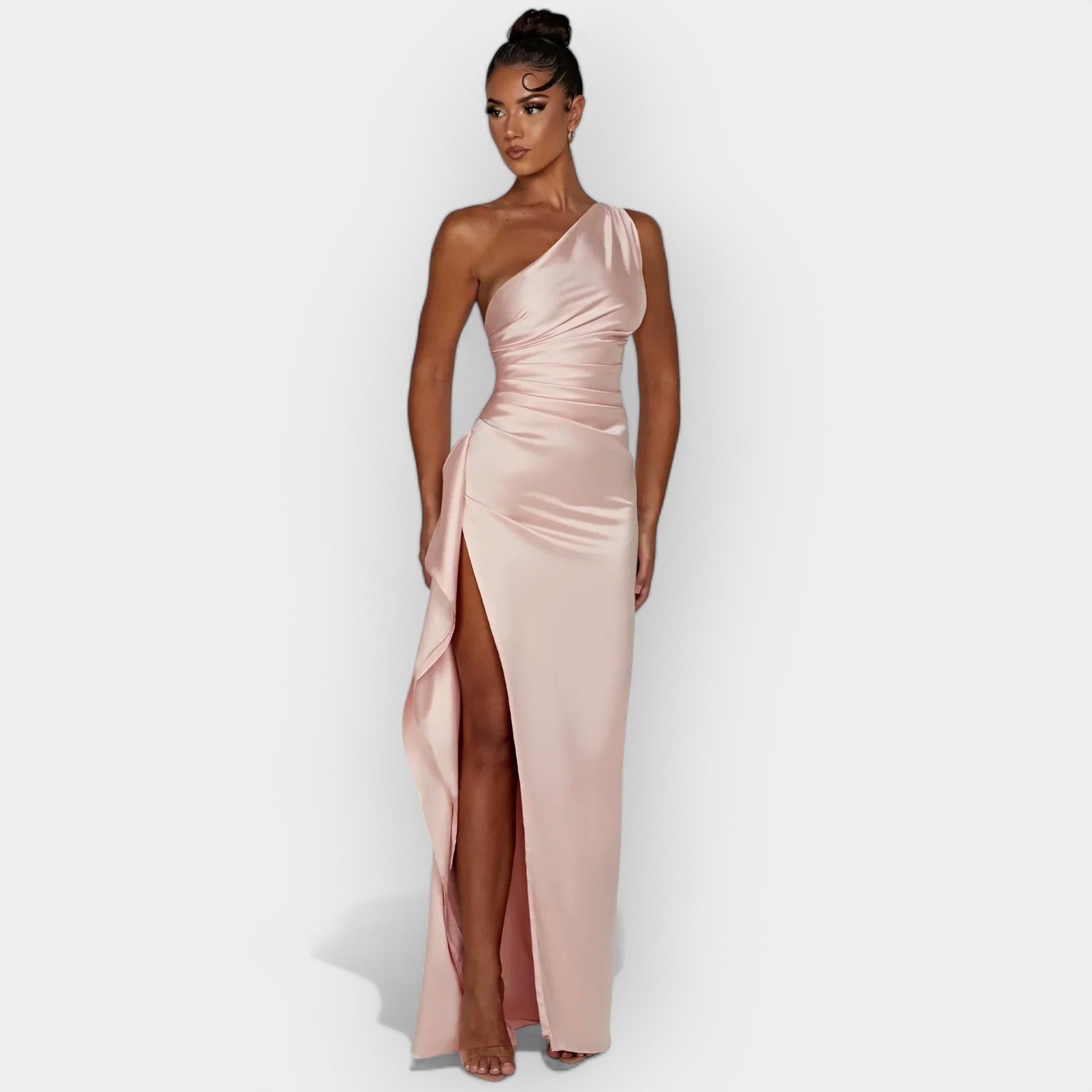 Сатенена Рокля за Аристократични Вечери