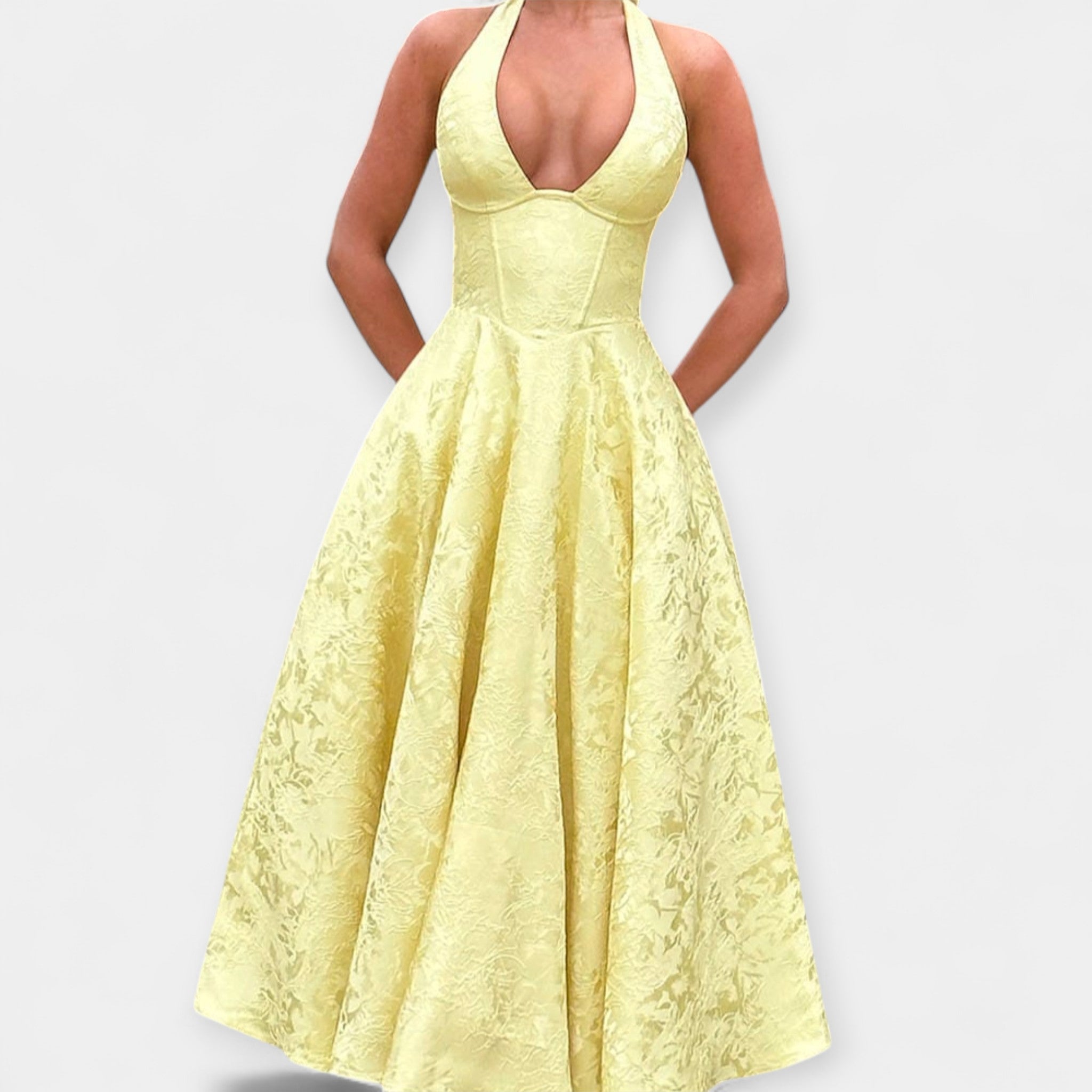 Миди Рокля с Отворен Гръб и Корсетен Дизайн