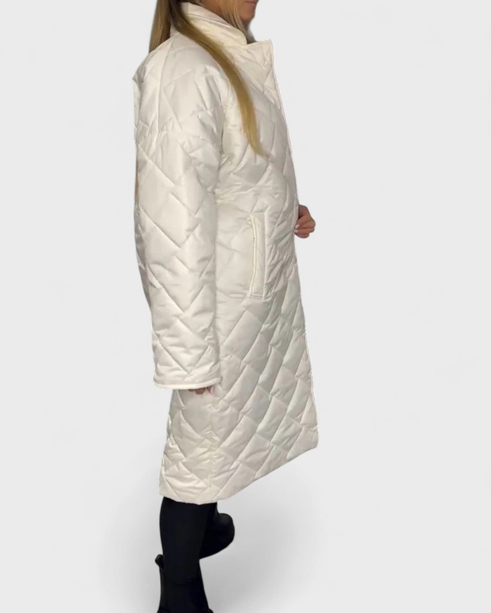 Габриела - Дълго капитонирано яке с модерен силует