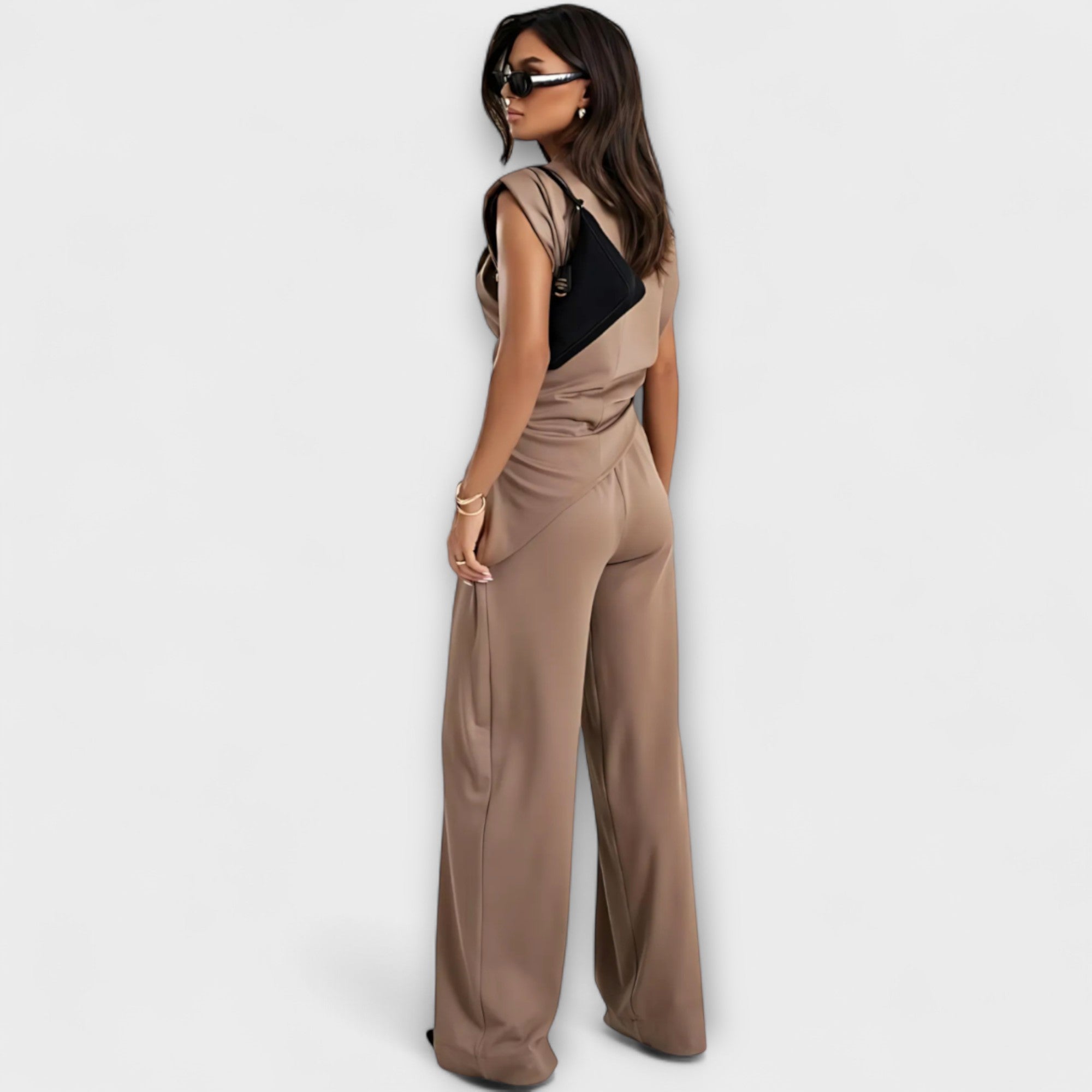 Асиметричен Комплект с Драматични Рамена