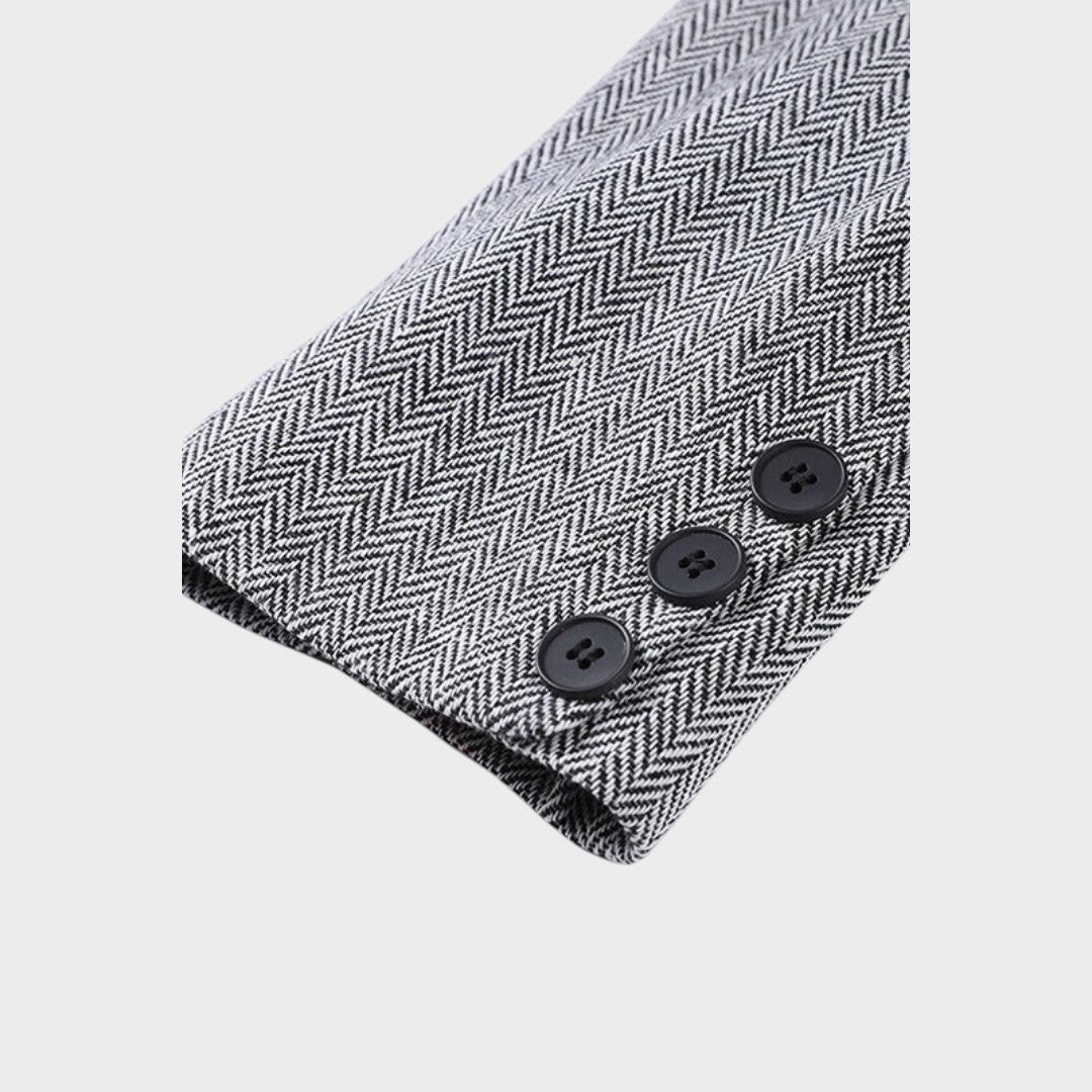 Каролина – Мощен Триделен Костюм