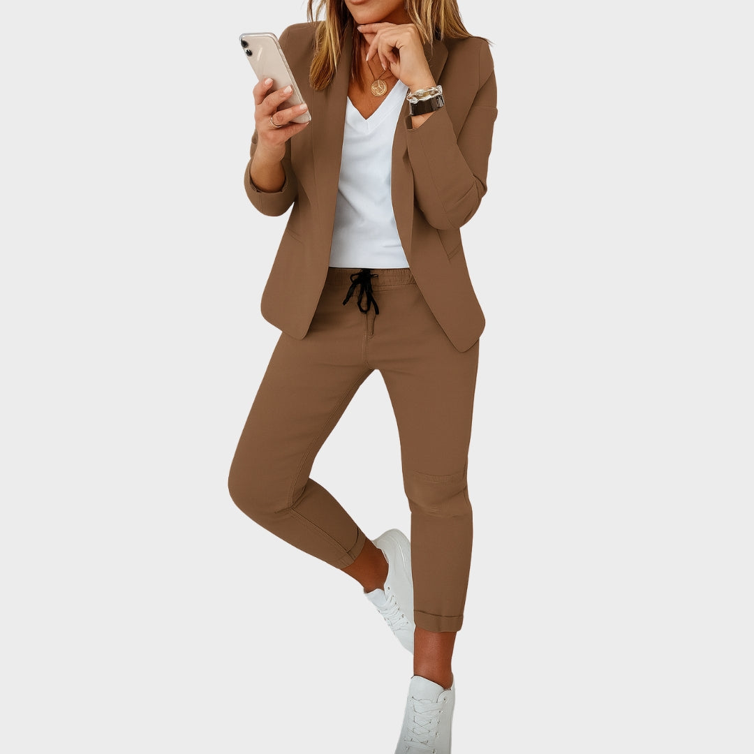 Ксенка – Софистициран Костюм