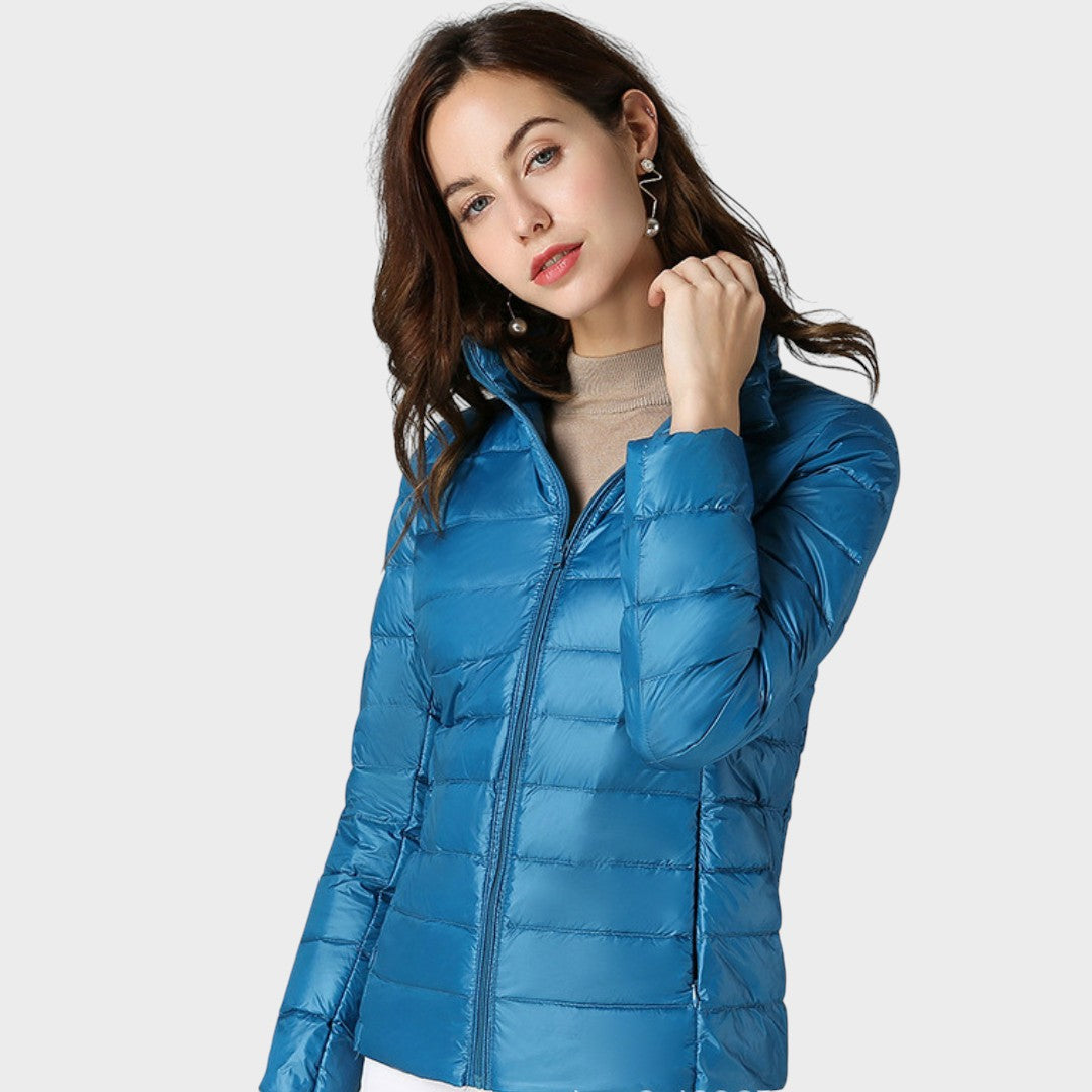 Блага - Ултра лека пухенка с елегантни надигания