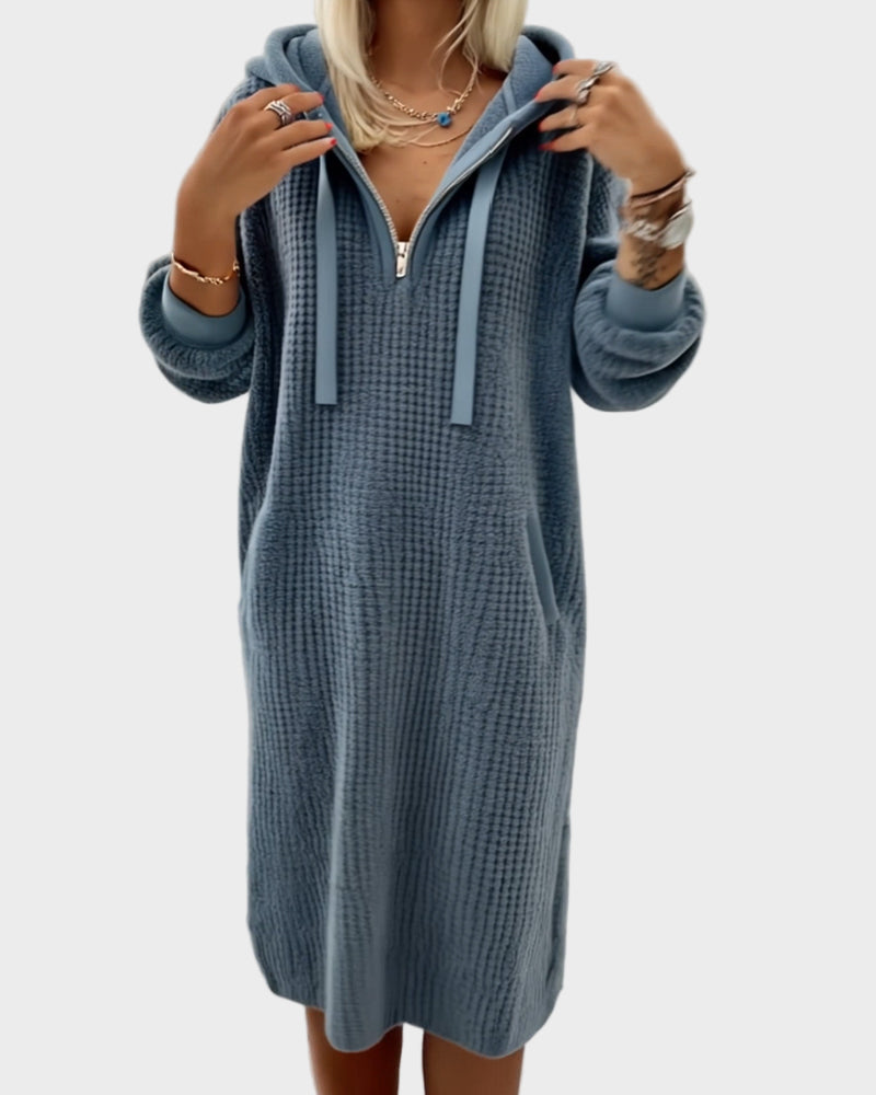 Ерика – Елегантна плетена вълнена рокля с качулка
