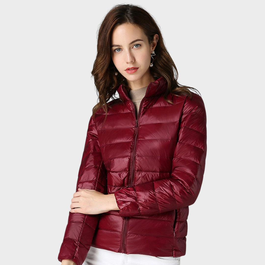 Блага - Ултра лека пухенка с елегантни надигания