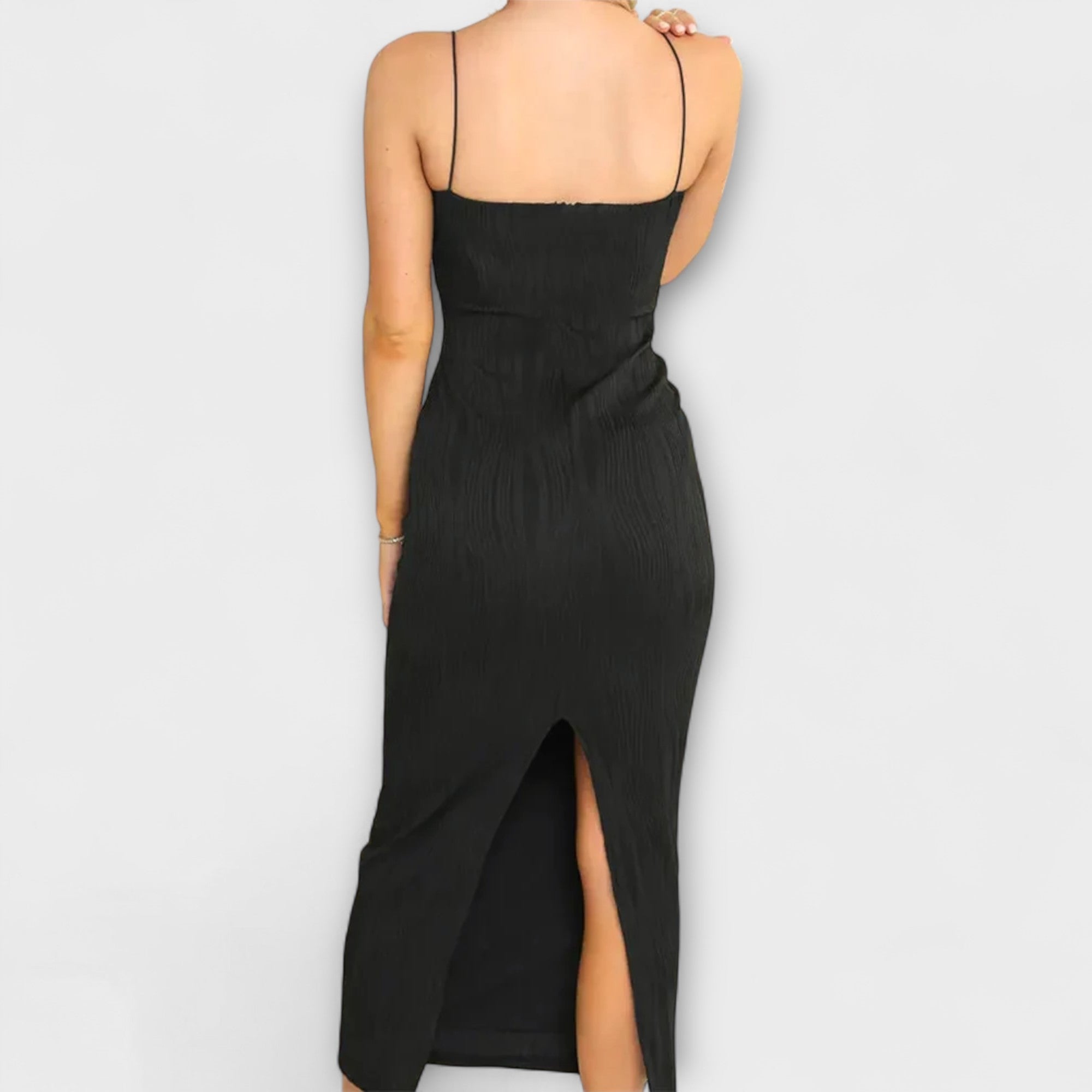 Елегантна дълга рокля без ръкави